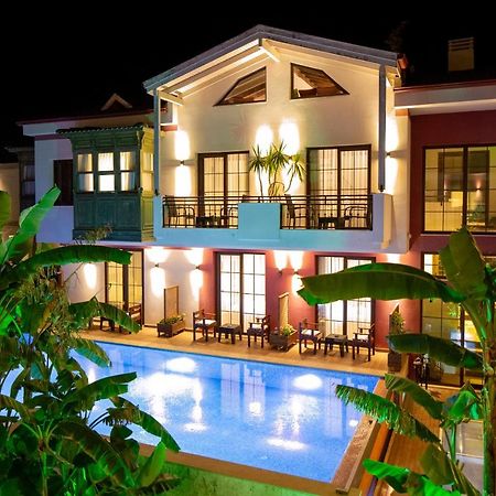 Cesmekes Otel Luaran gambar