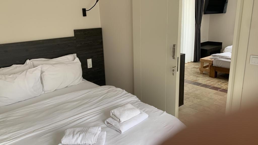 Cesmekes Otel Luaran gambar