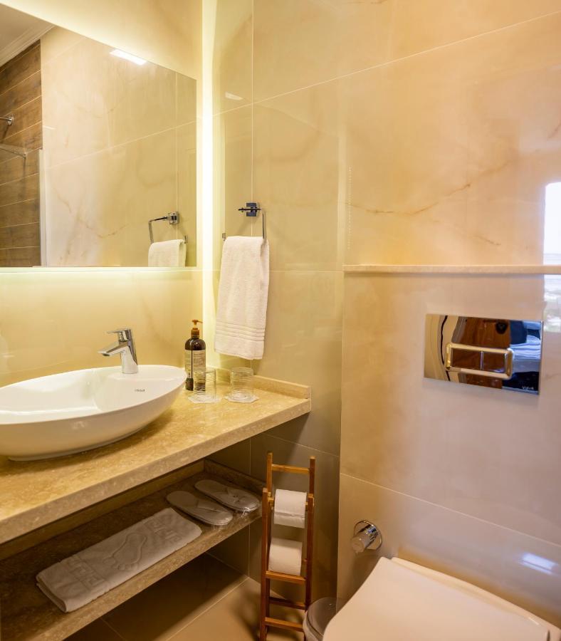 Cesmekes Otel Luaran gambar