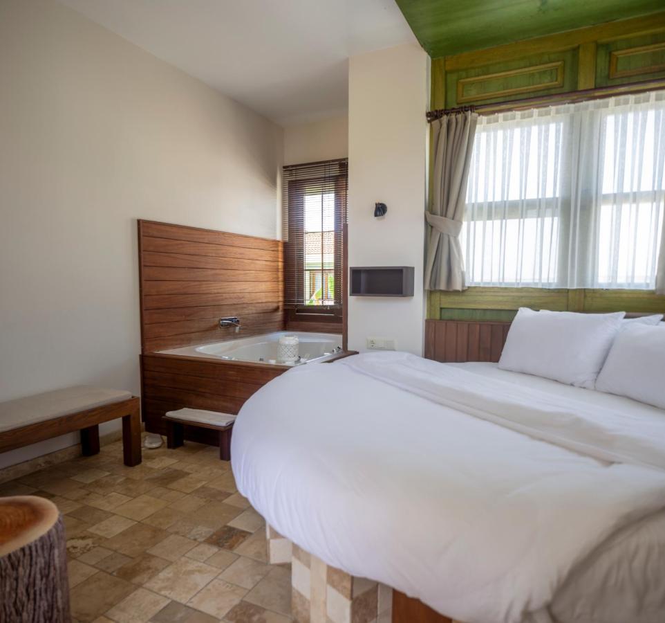 Cesmekes Otel Luaran gambar
